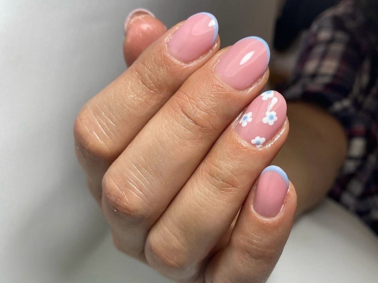 Tendencias en manicura para la primavera 2025
